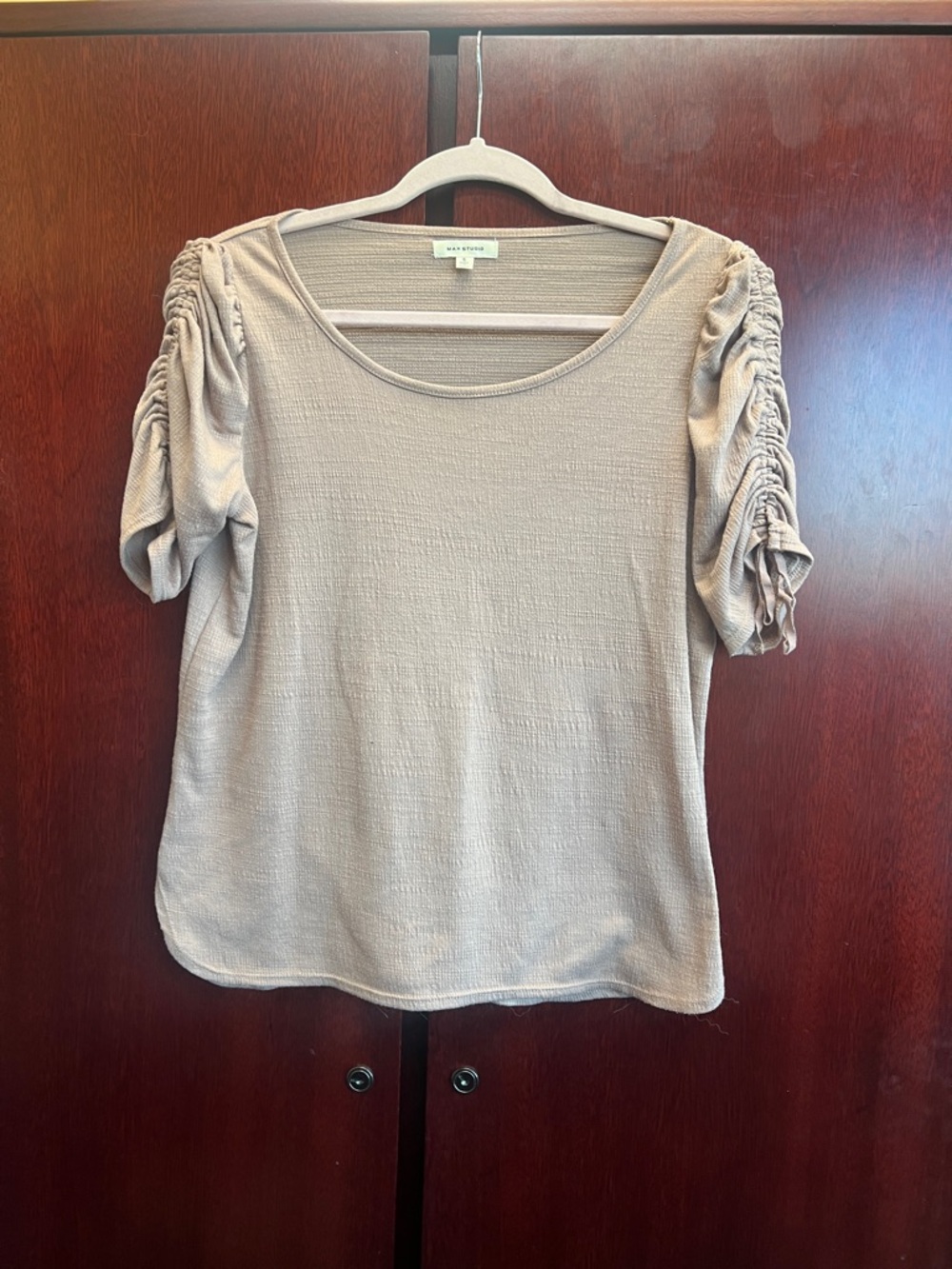 Max Studio Taupe Ruched Sleeve Short Sleeve Scoop Neck Top